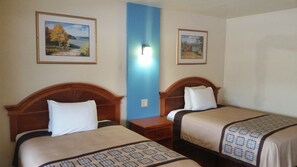 Habitación doble, 2 camas matrimoniales, para no fumadores | Escritorio, wifi gratis, ropa de cama y acceso para silla de ruedas 