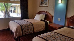 Habitación doble, 2 camas matrimoniales, para no fumadores | Escritorio, wifi gratis, ropa de cama y acceso para silla de ruedas 