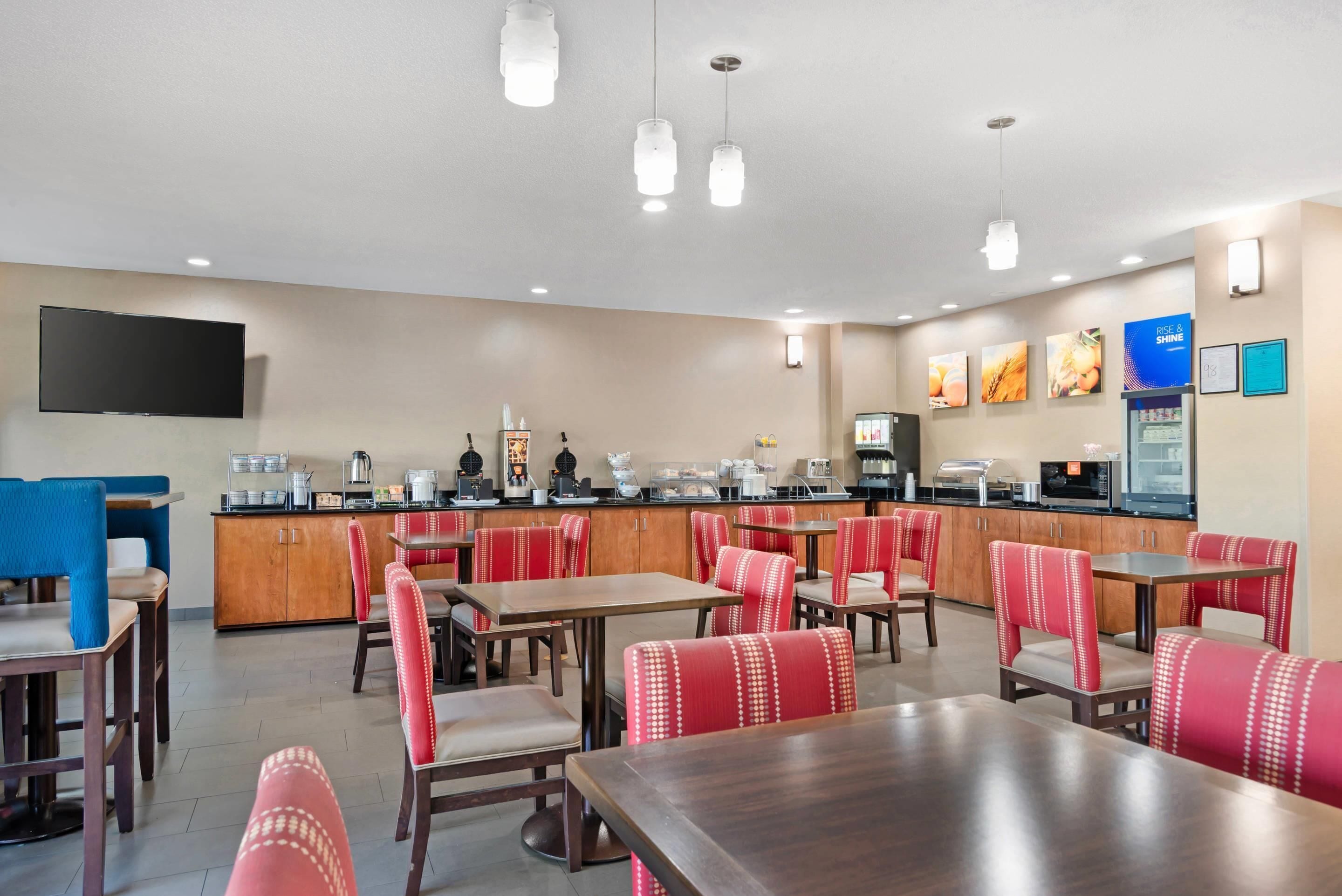 free buffet breakfast