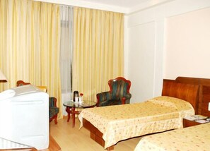 Standard Double Room, Smoking | In-room safe, desk, rollaway beds, free WiFi