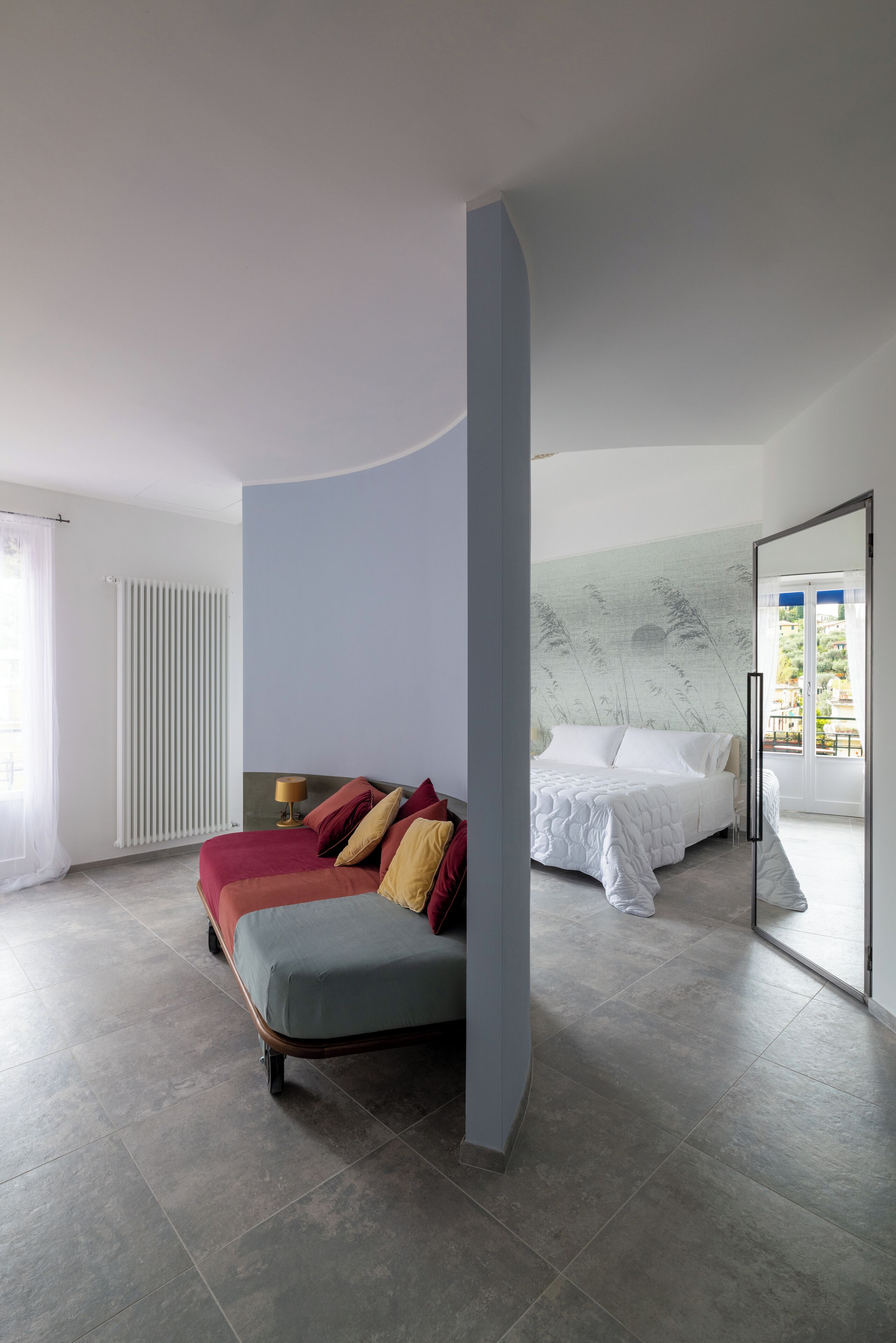 Ropa de cama de alta calidad, edredones de plumas, minibar y caja fuerte