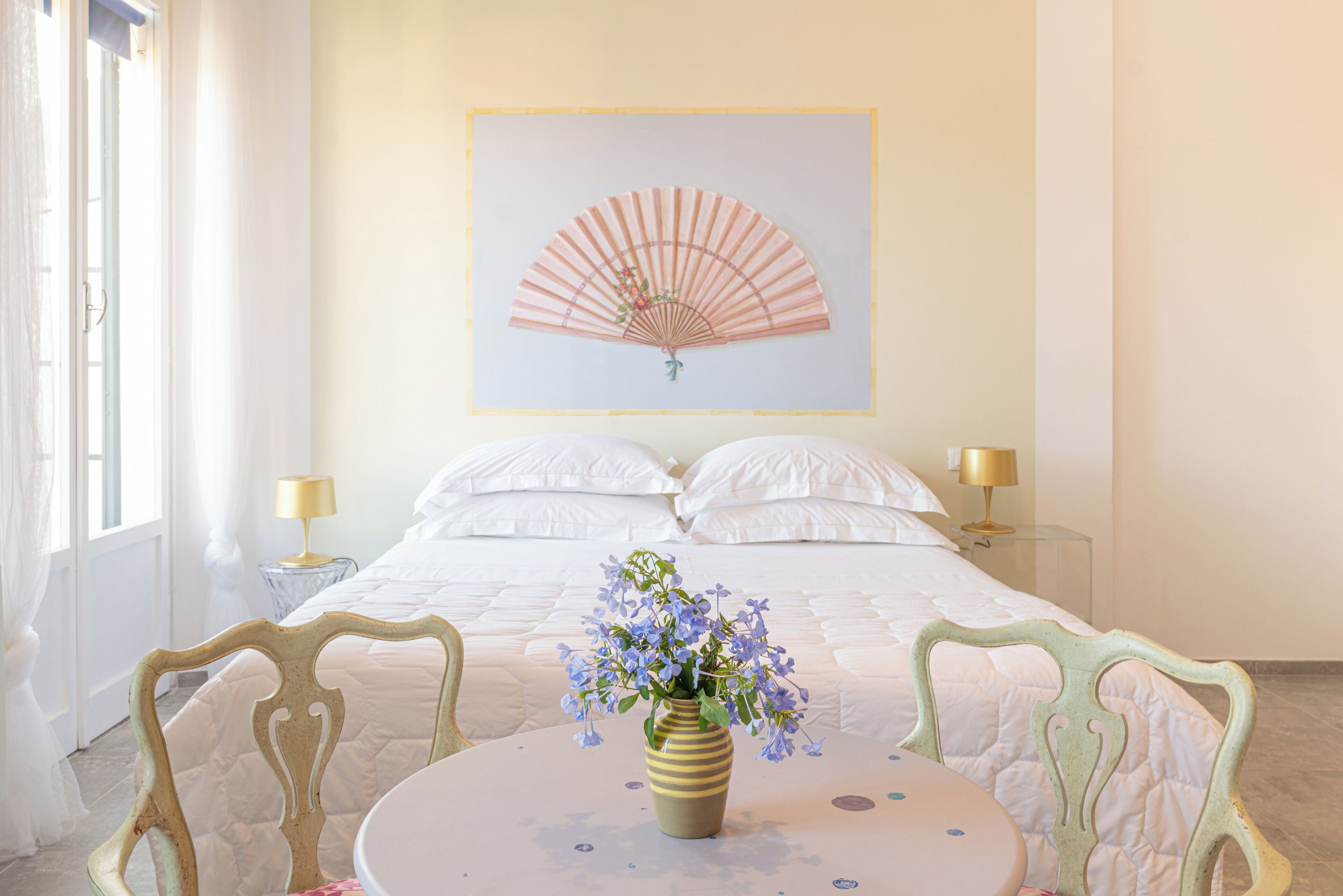 Habitación Confort | Ropa de cama de alta calidad, edredones de plumas, minibar y caja fuerte