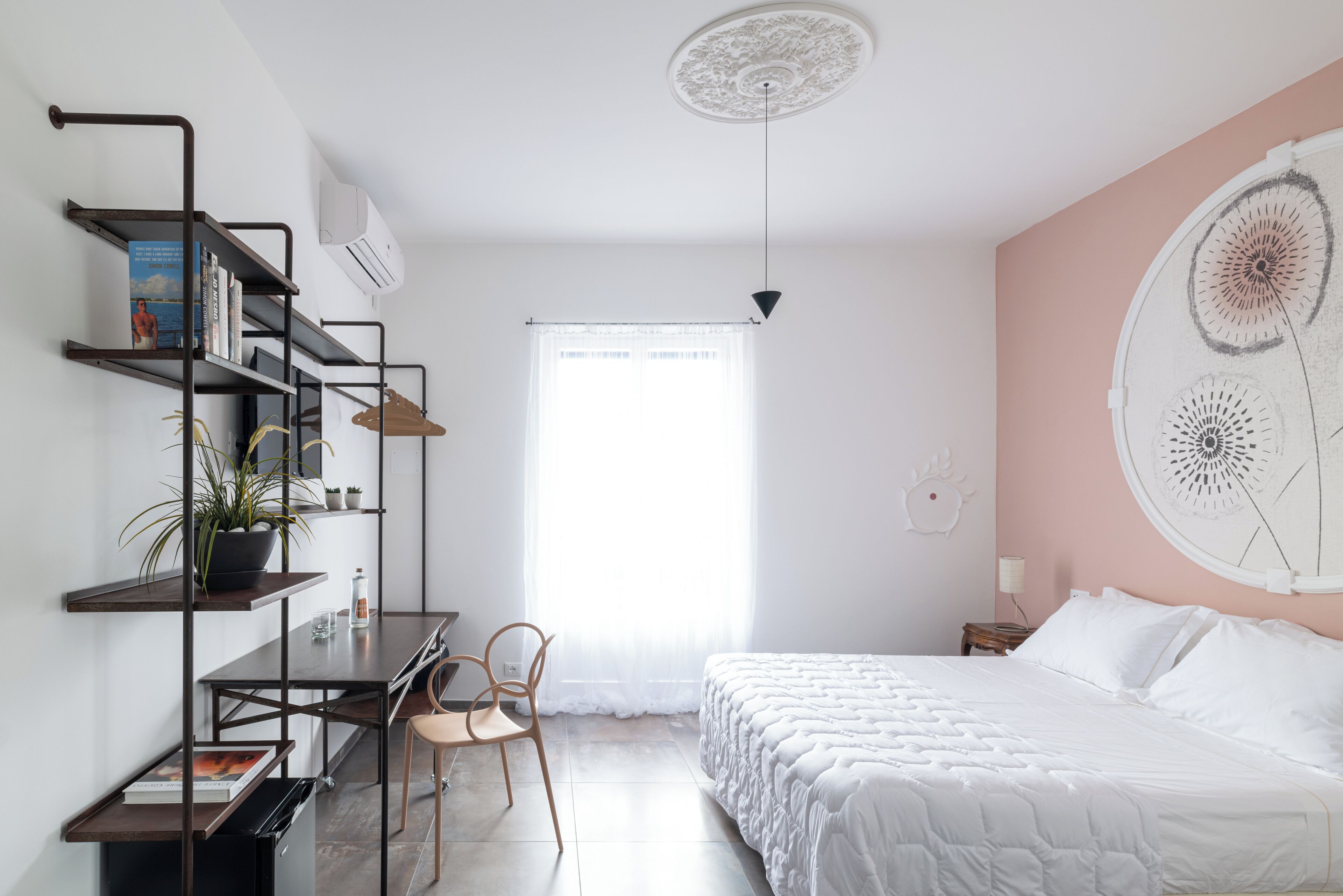 Habitación superior | Ropa de cama de alta calidad, edredones de plumas, minibar y caja fuerte