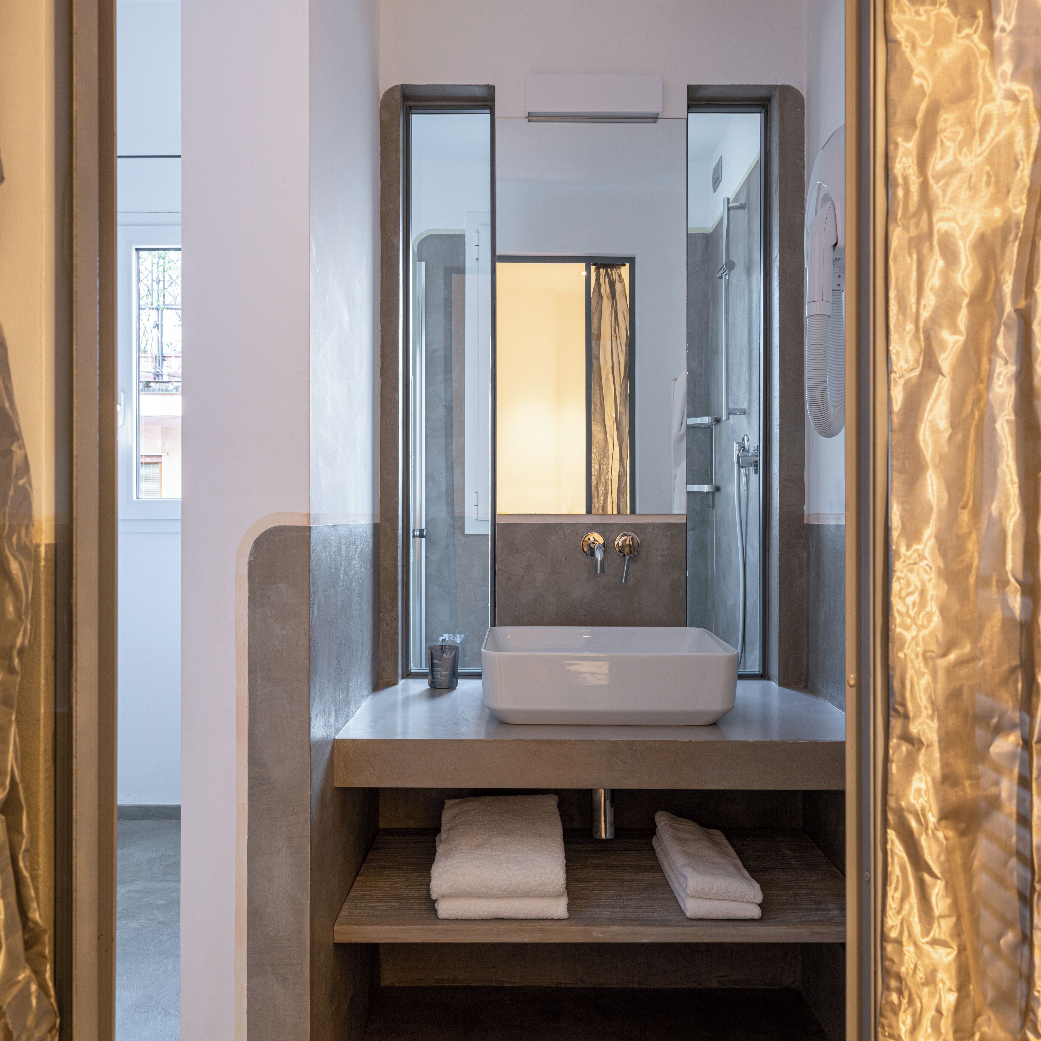 Standard Room | Bathroom | Shower, free toiletries, hair dryer, slippers