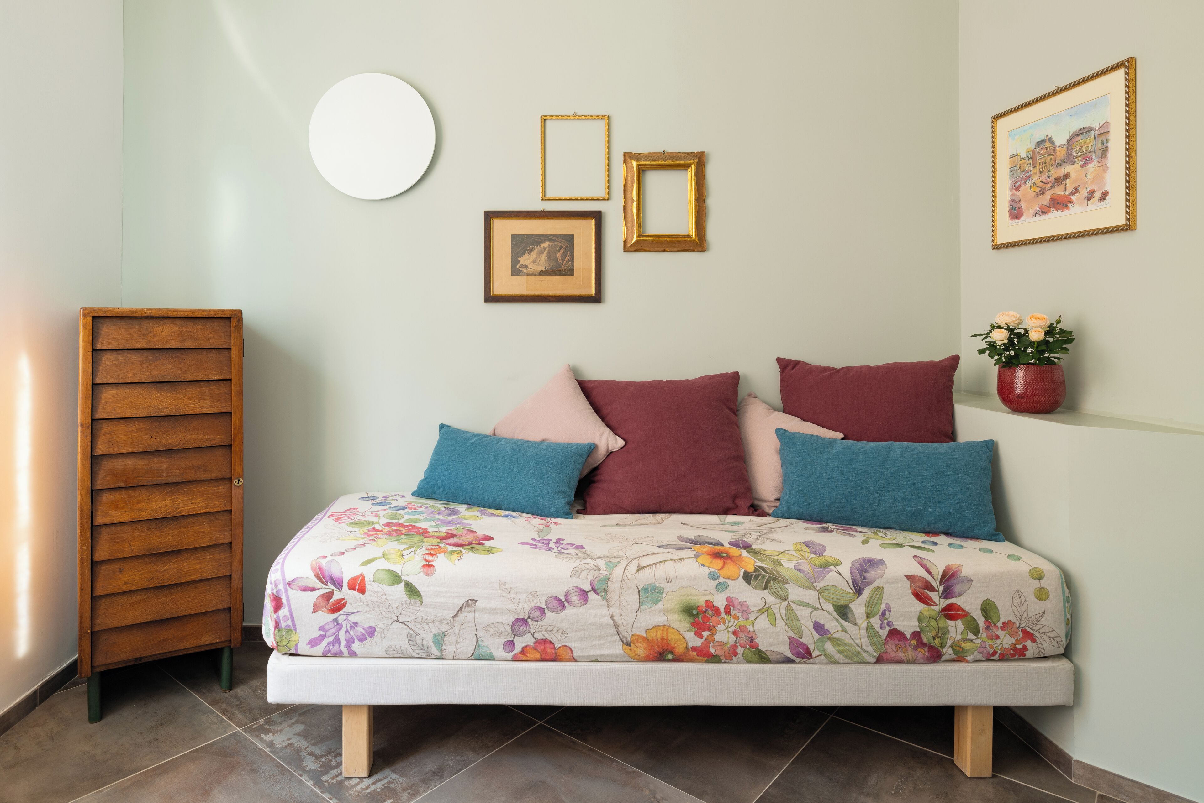 Una televisión de pantalla plana