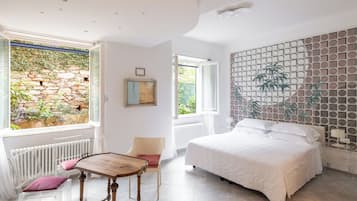 Hochwertige Bettwaren, Daunenbettdecken, Minibar, Zimmersafe