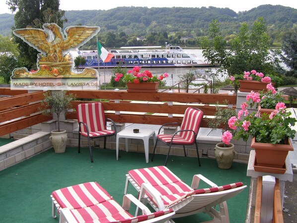 Doppelzimmer, Badewanne, Flussblick | Balkon