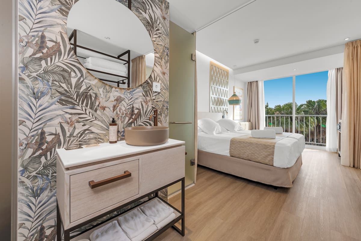 1 bedroom, in-room safe, desk, soundproofing