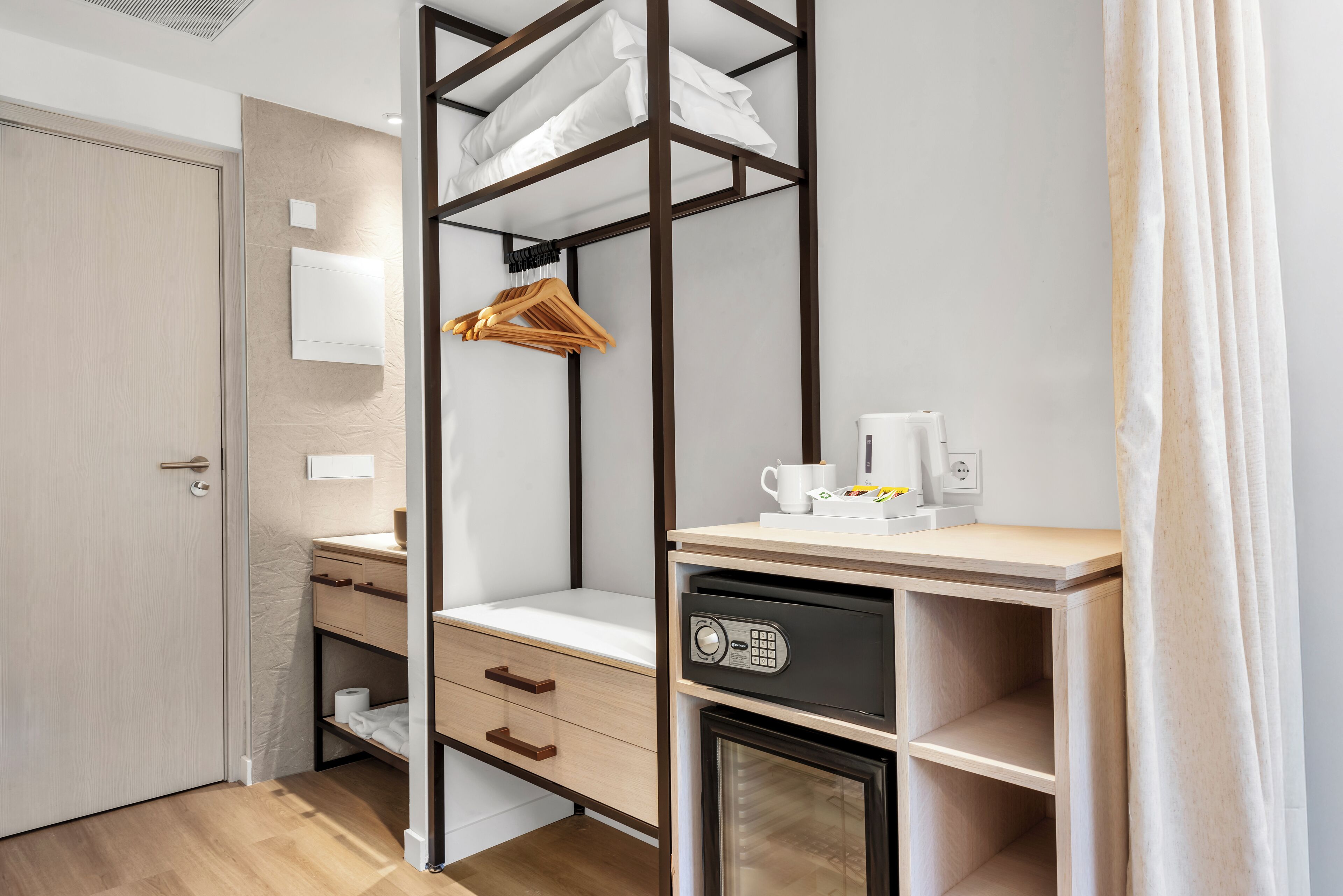 deluxe double room, balcony | 1 bedroom, in-room safe, desk, soundproofing