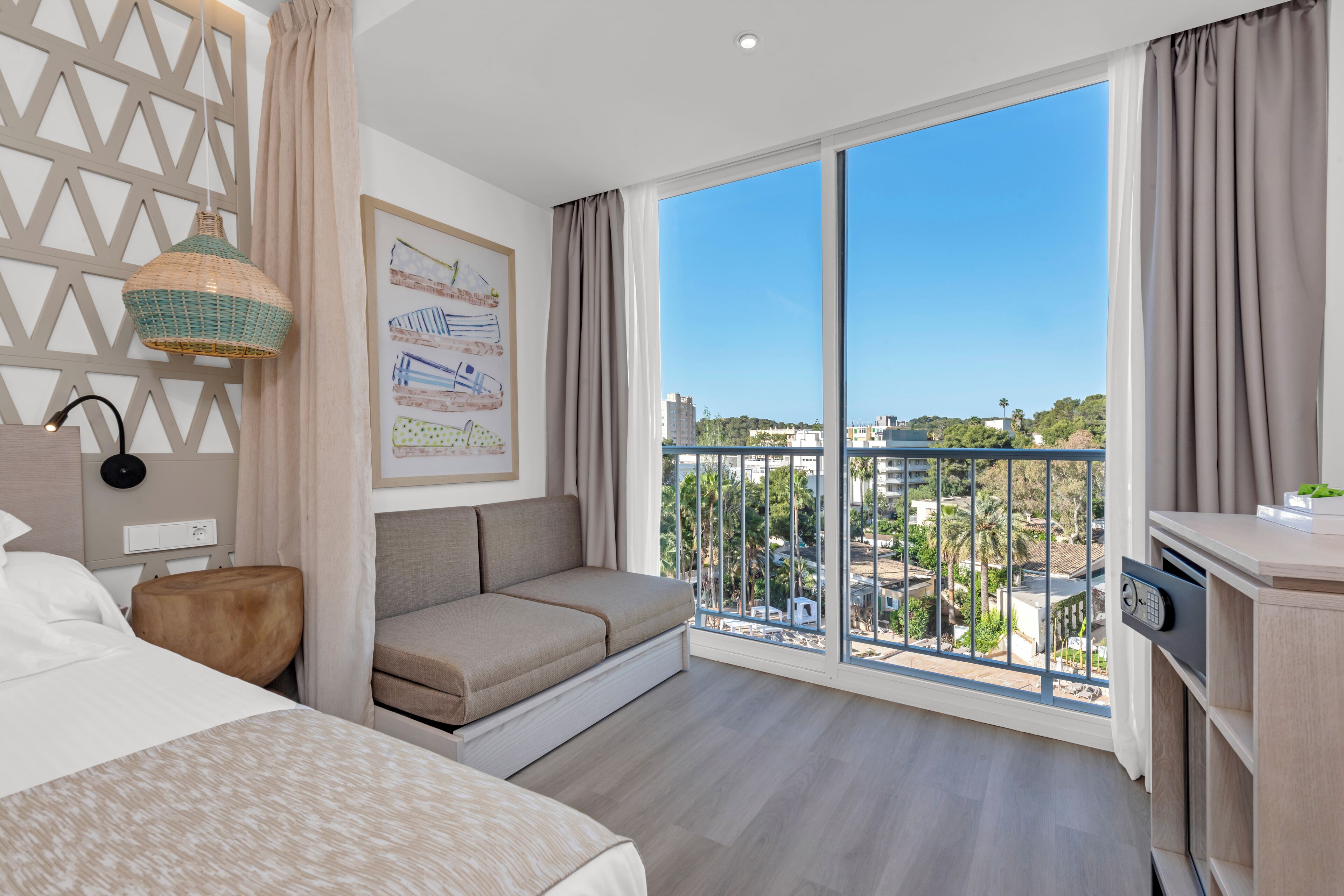 1 bedroom, in-room safe, desk, soundproofing