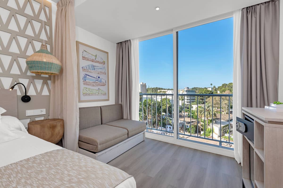 1 bedroom, in-room safe, desk, soundproofing