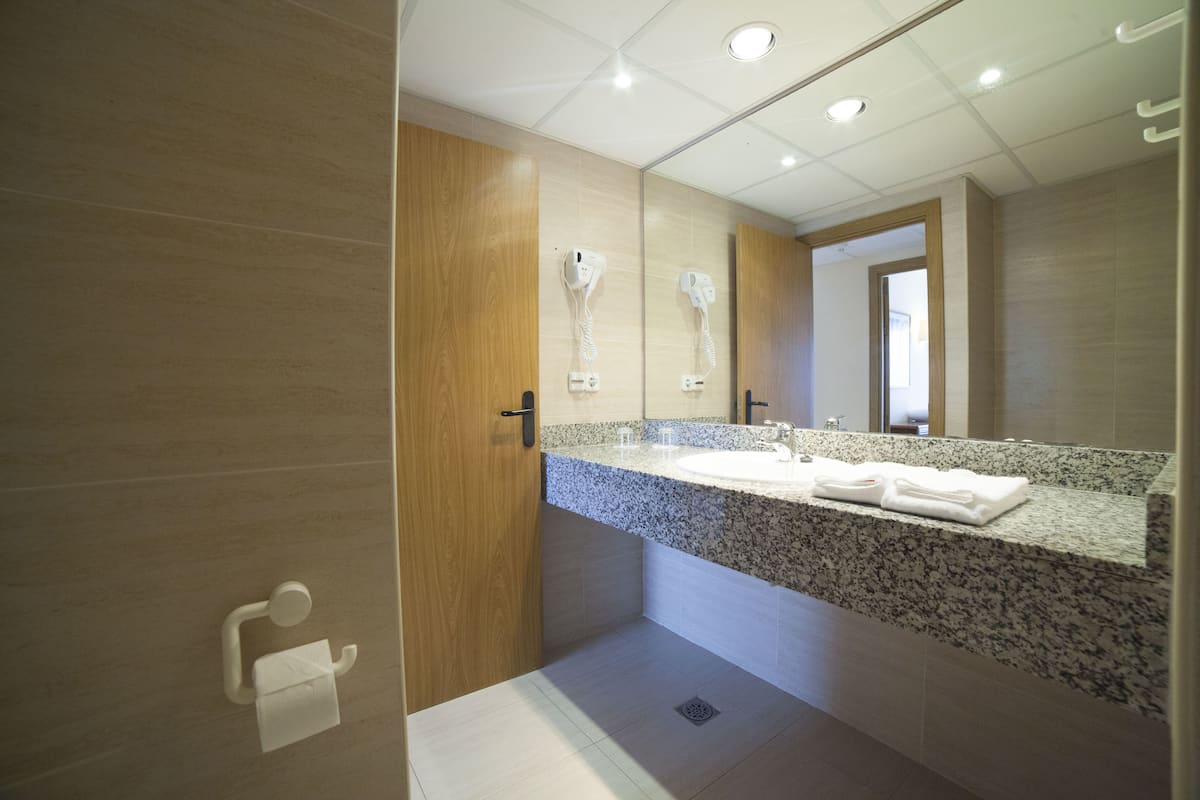 deep-soaking bathtub, eco-friendly toiletries, hair dryer, towels