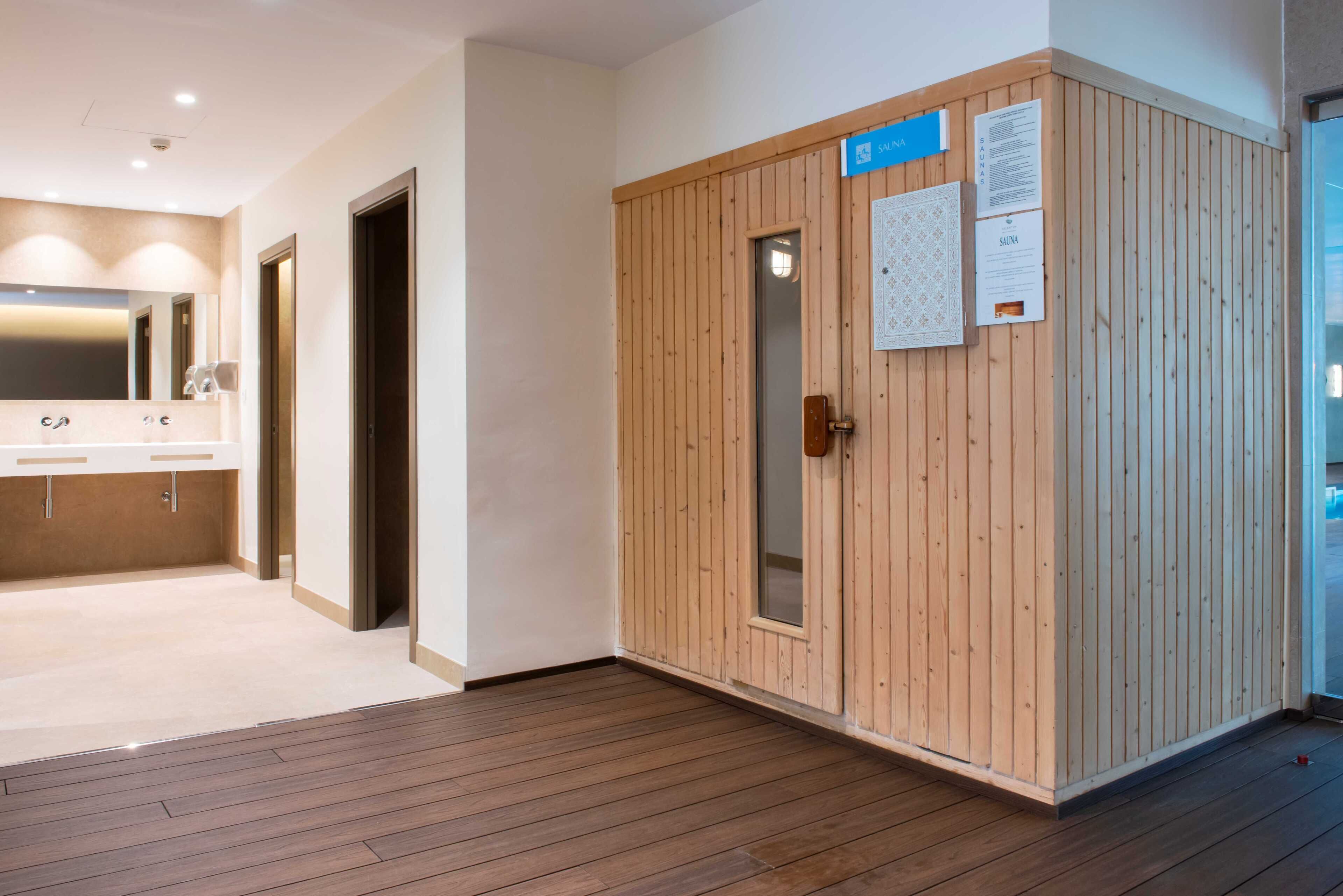 Foto - Valentin Reina Paguera - Adults Only