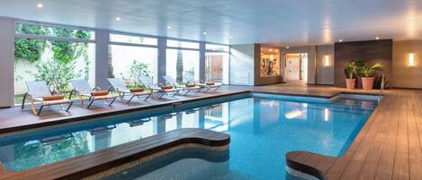 Outdoor pool, pool umbrellas, sun loungers