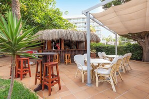 Bar al costat de la piscina