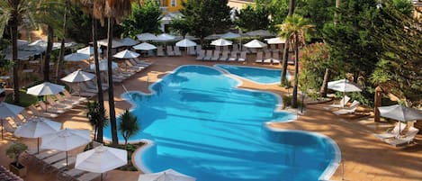 Outdoor pool, pool umbrellas, sun loungers