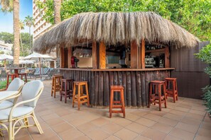 Bar junto a la alberca