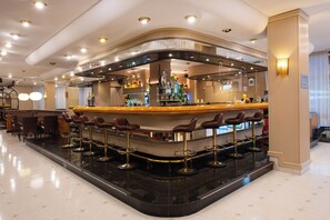 2 Bars/Lounges, Poolbar