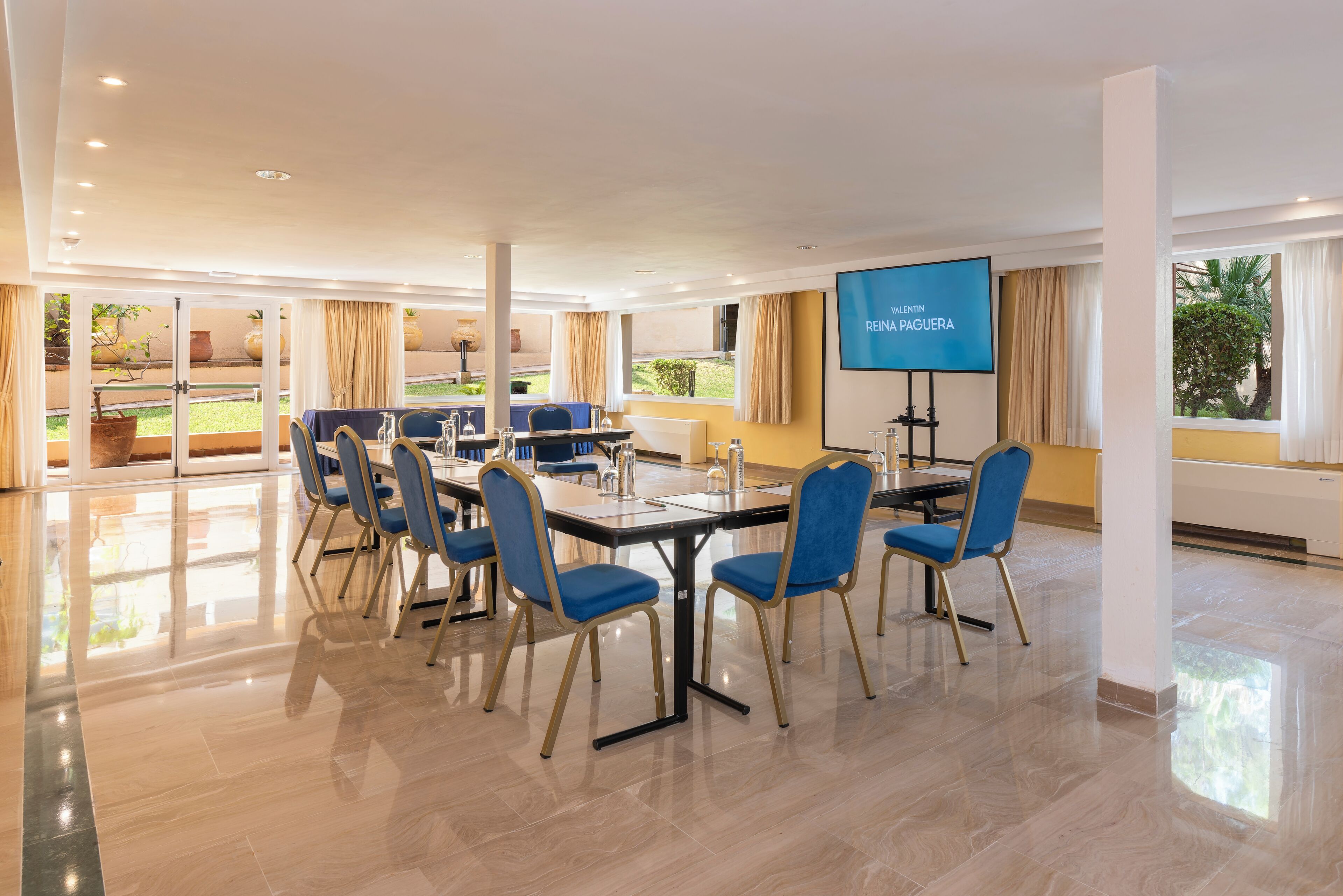 Foto - Valentin Reina Paguera - Adults Only