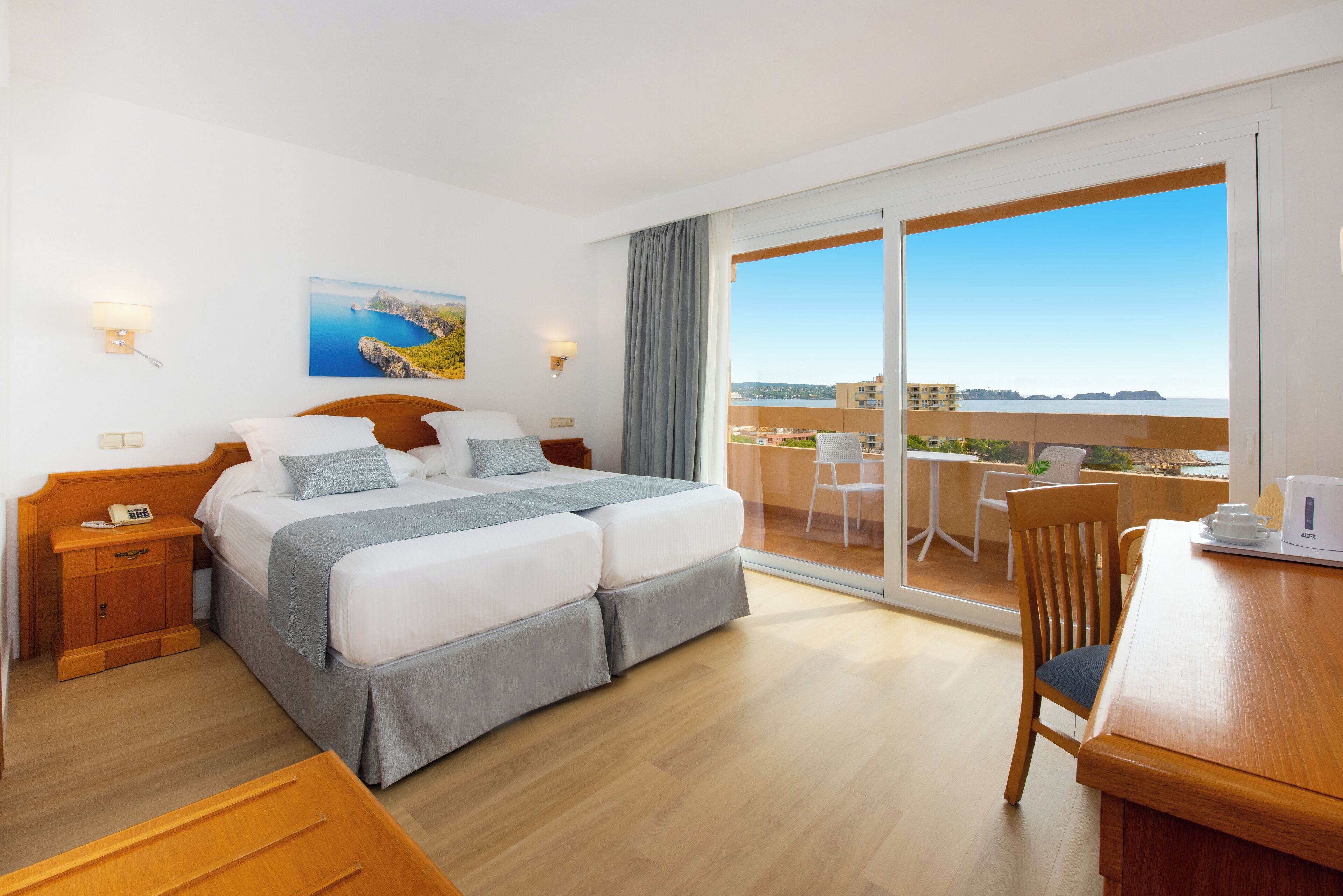 Foto - Valentin Reina Paguera - Adults Only