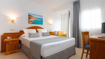 Luxe beddengoed, een kluis op de kamer, een bureau, gratis wifi