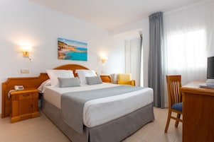 Premium bedding, in-room safe, desk, free WiFi