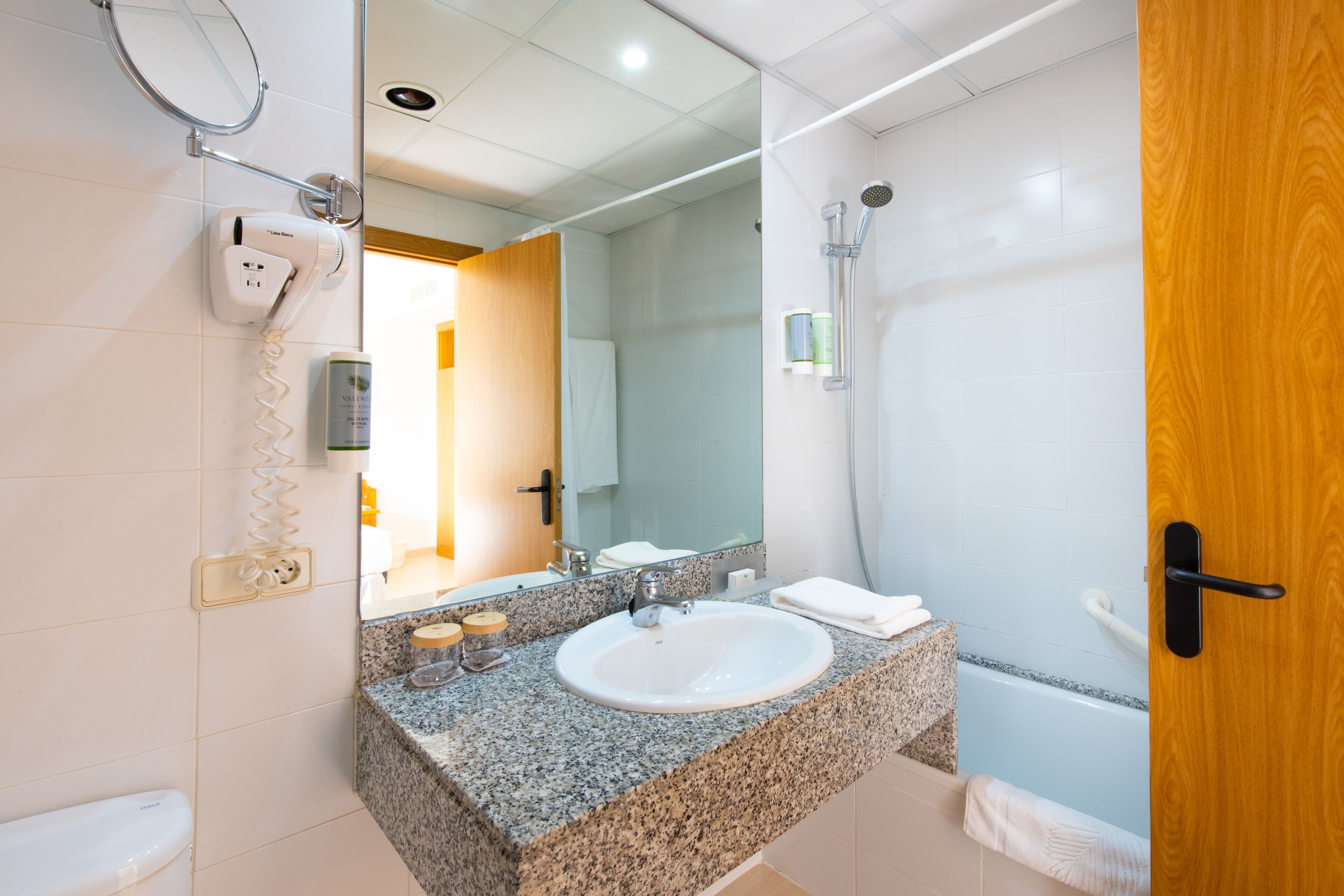 Foto - Valentin Reina Paguera - Adults Only