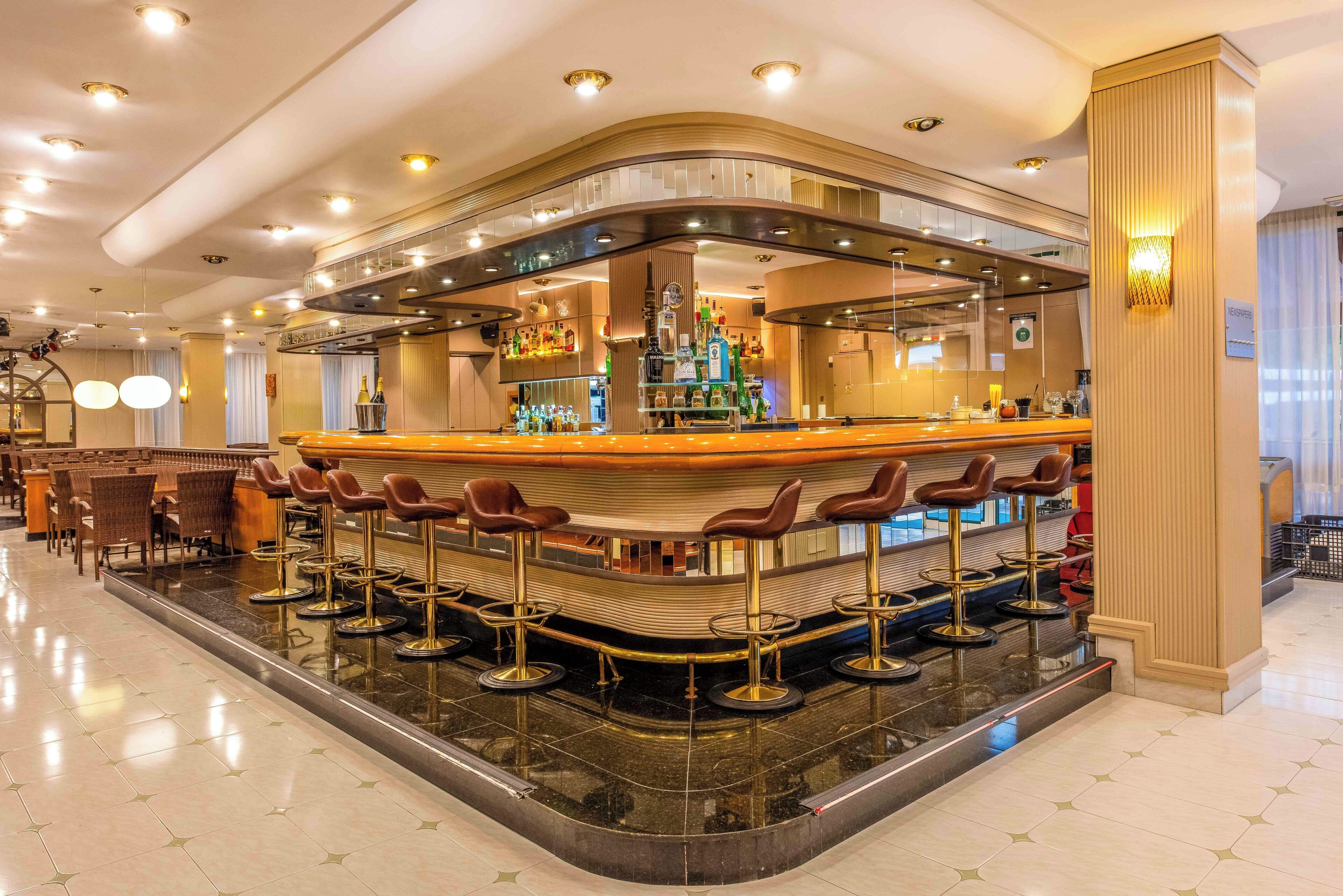 Foto - Valentin Reina Paguera - Adults Only