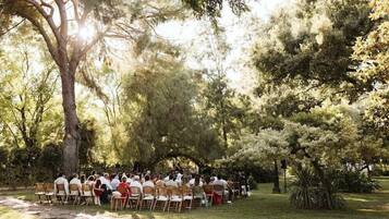 Zona a l'aire lliure per a la celebració de banquets