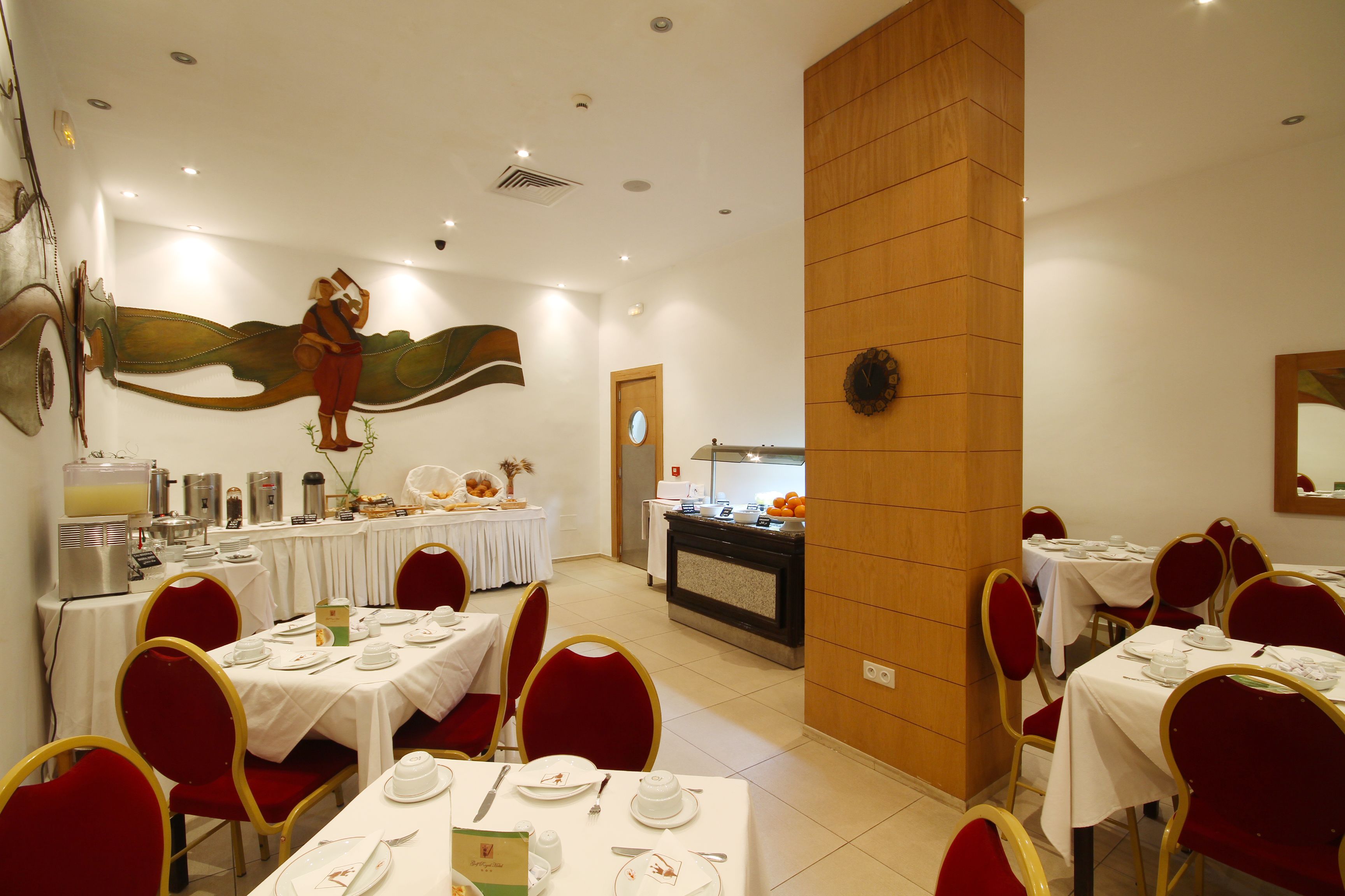 อาหารเช้าแบบคอนติเนนทัลทุกวัน (EUR 5 ต่อคน)