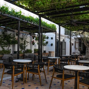 Terrace/patio - Hotel La Malvasía by Kaizen Hoteles (Almonte)