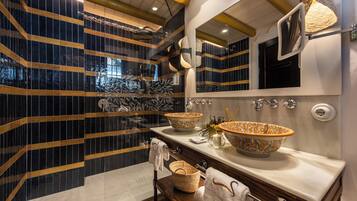 Deluxe Double Room | Bathroom