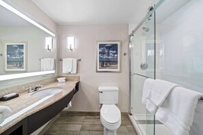 One king bed room | Bathroom shower - Hilton Garden Inn Plymouth (Plymouth)