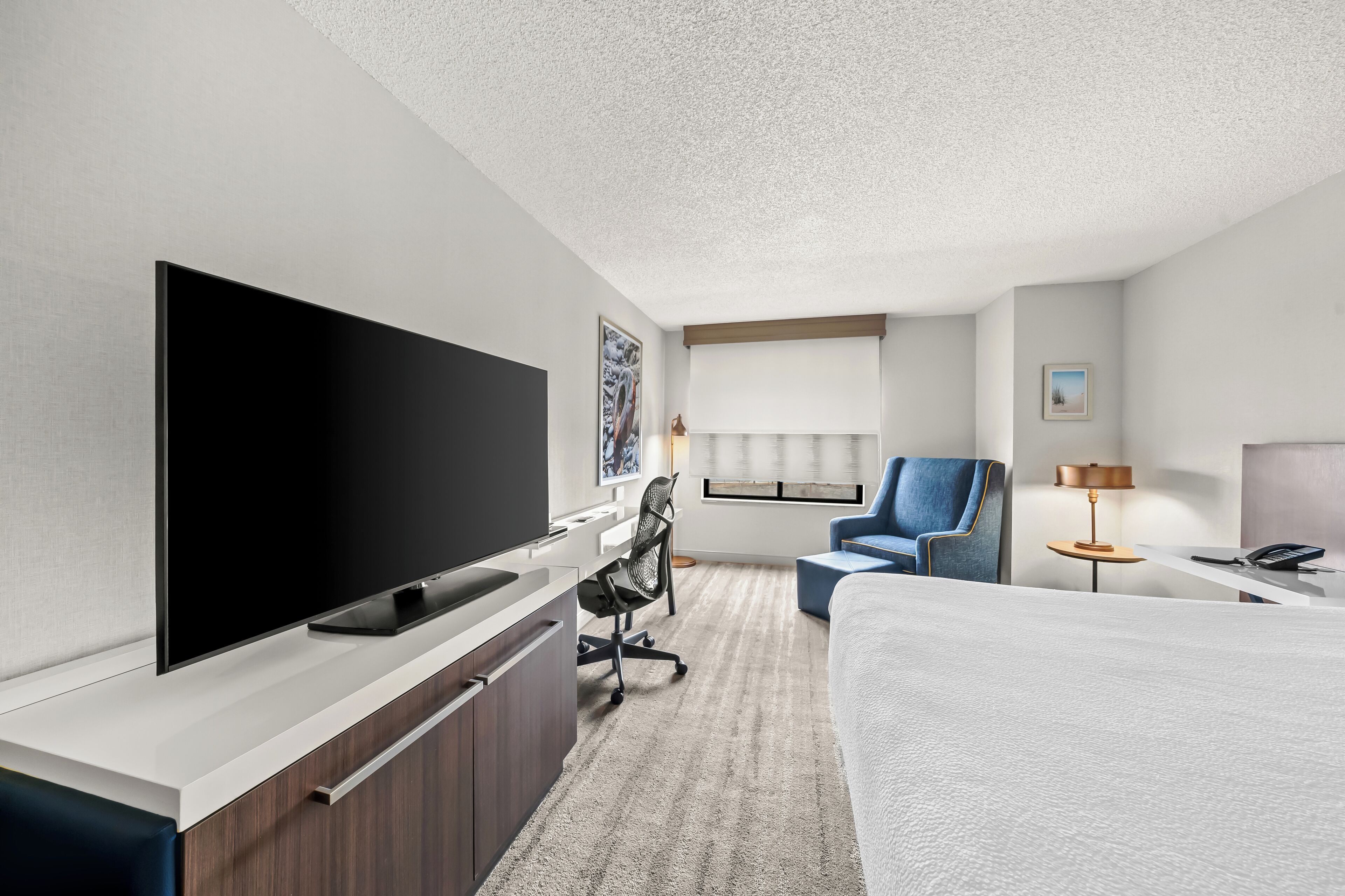 One king bed room | Premium bedding, down duvets, pillow-top beds, in-room safe