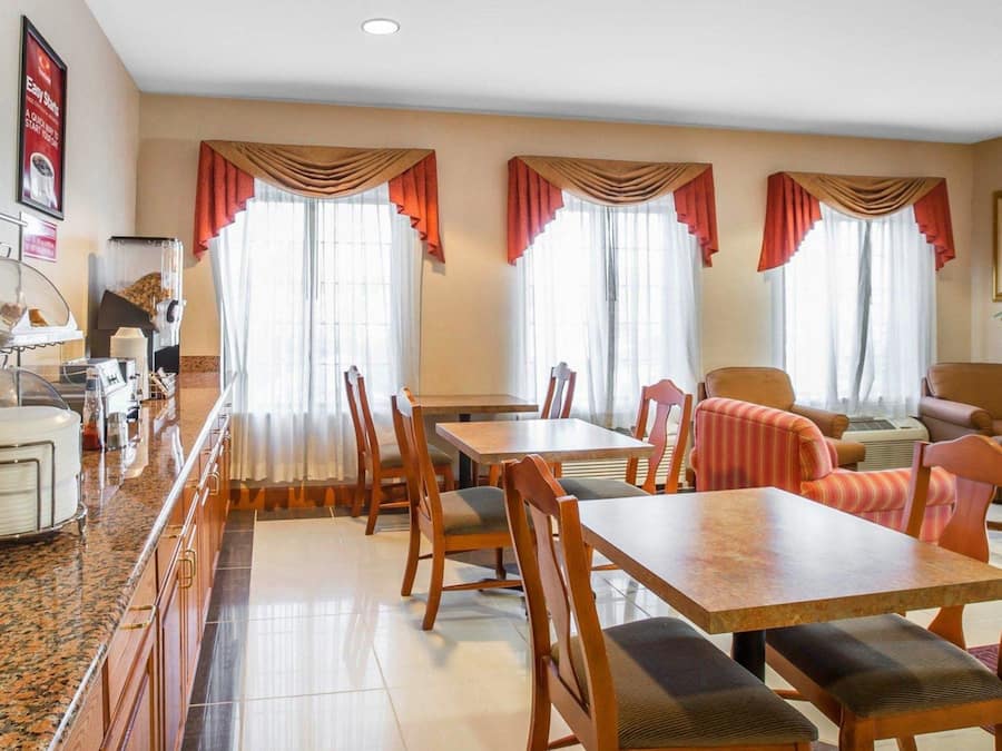 Tägliches inbegriffenes kontinentales Frühstück