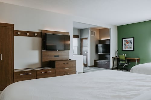 Holiday Inn Express & Suites Lincoln South by IHG