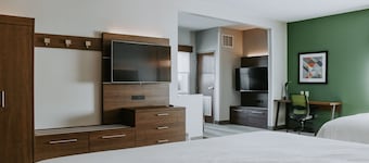 Holiday Inn Express & Suites Lincoln South by IHG