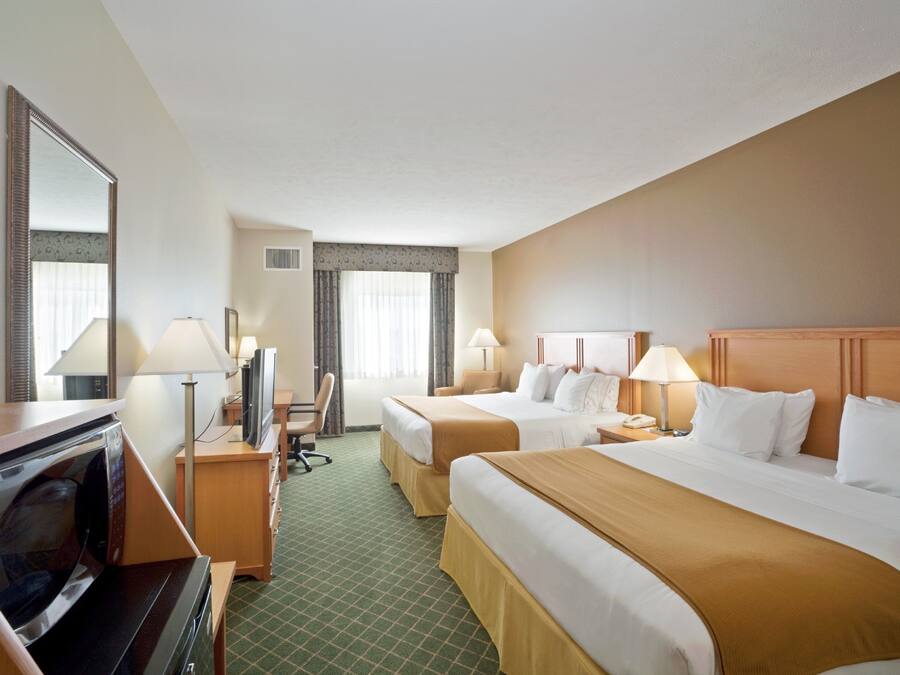 In-room safe, desk, laptop workspace, iron/ironing board