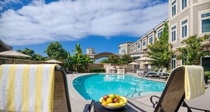 BBQ/picnic area - West Inn & Suites (Carlsbad)