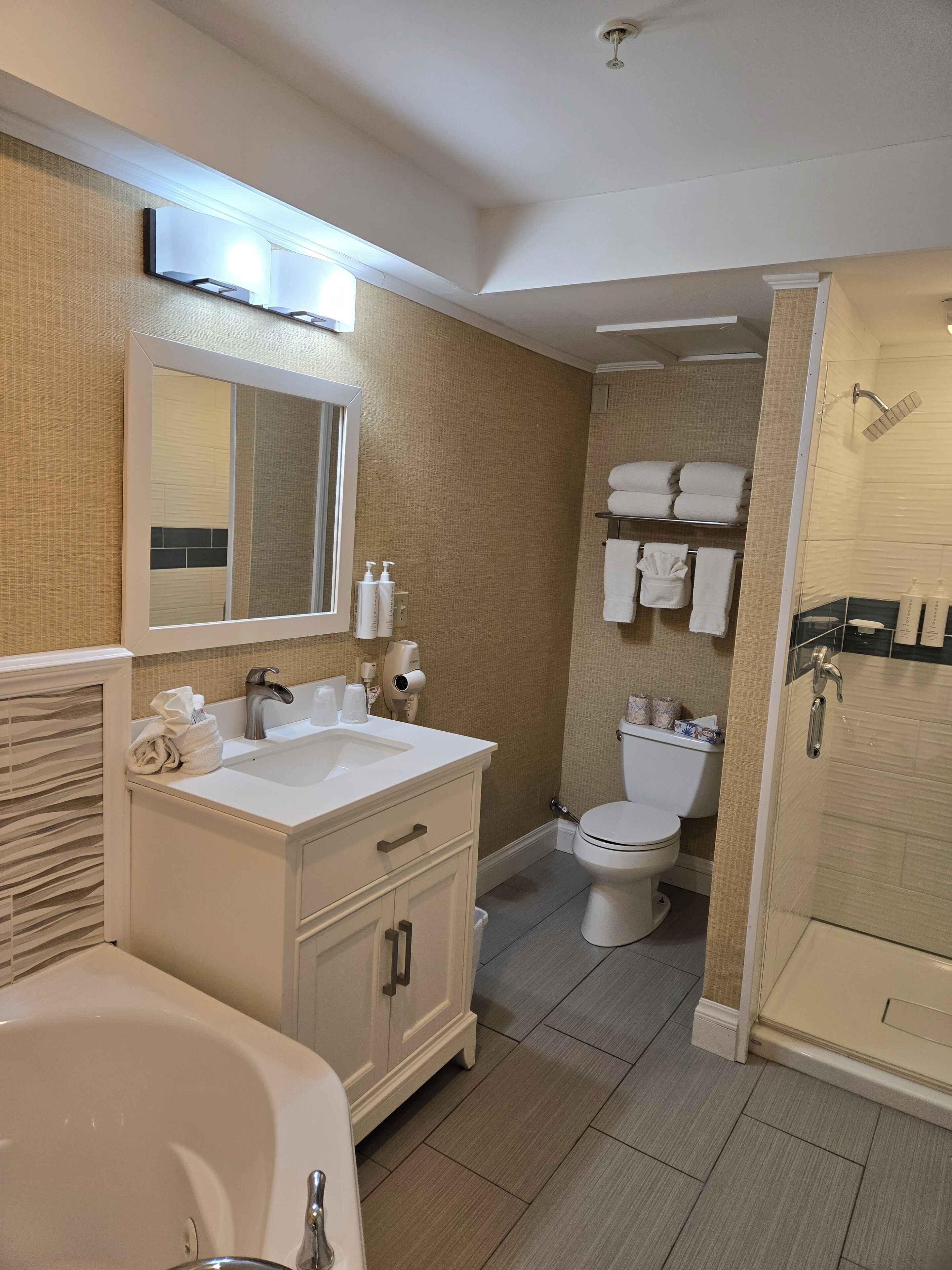 grand room, jetted tub | bathroom | free toiletries, hair dryer, towels, soap