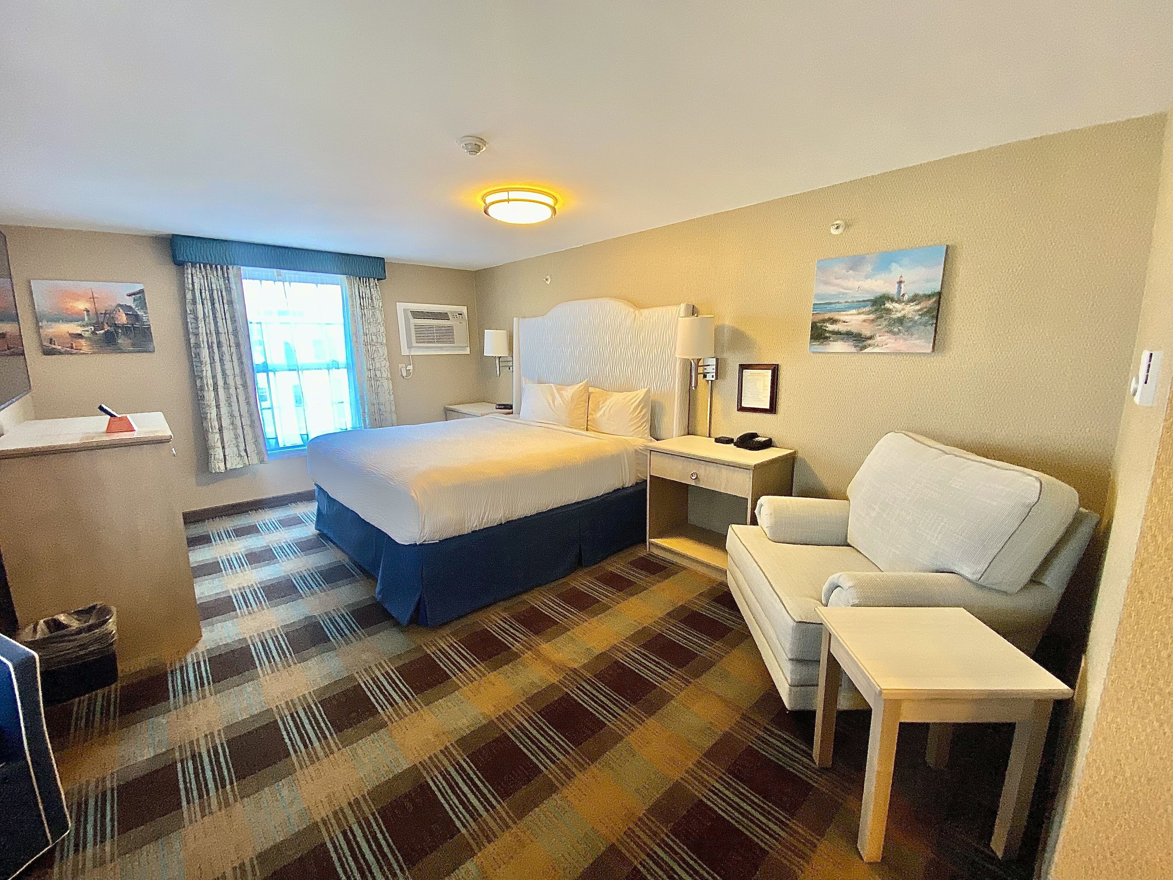 royal room, 1 king bed, jetted tub | individually decorated, individually furnished, iron/ironing board