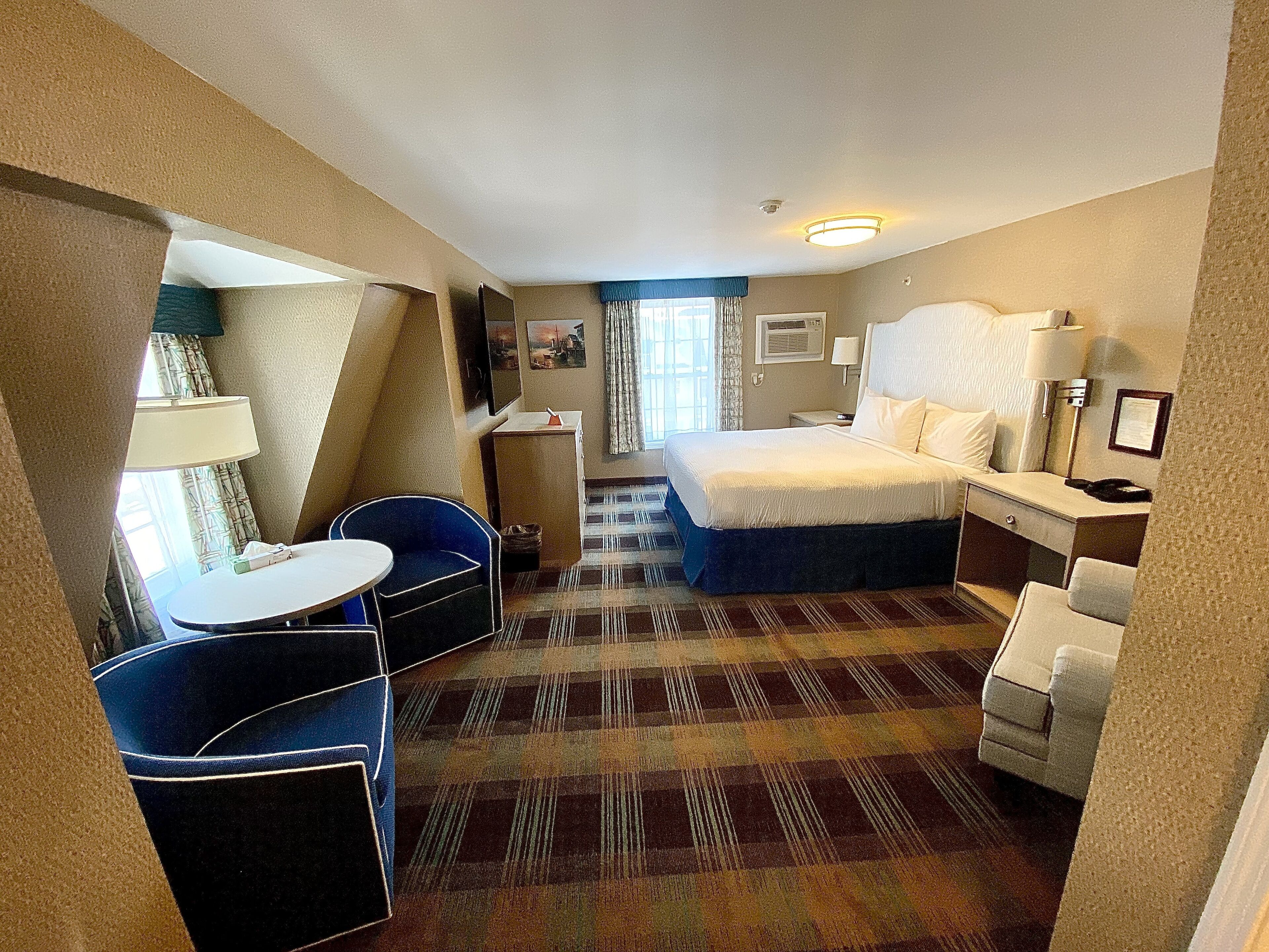 royal room, 1 king bed, jetted tub | individually decorated, individually furnished, iron/ironing board