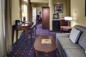 Living area - The Park Hotel on the Plaza Kansas City, Tapestry by Hilton (Kansas City)
