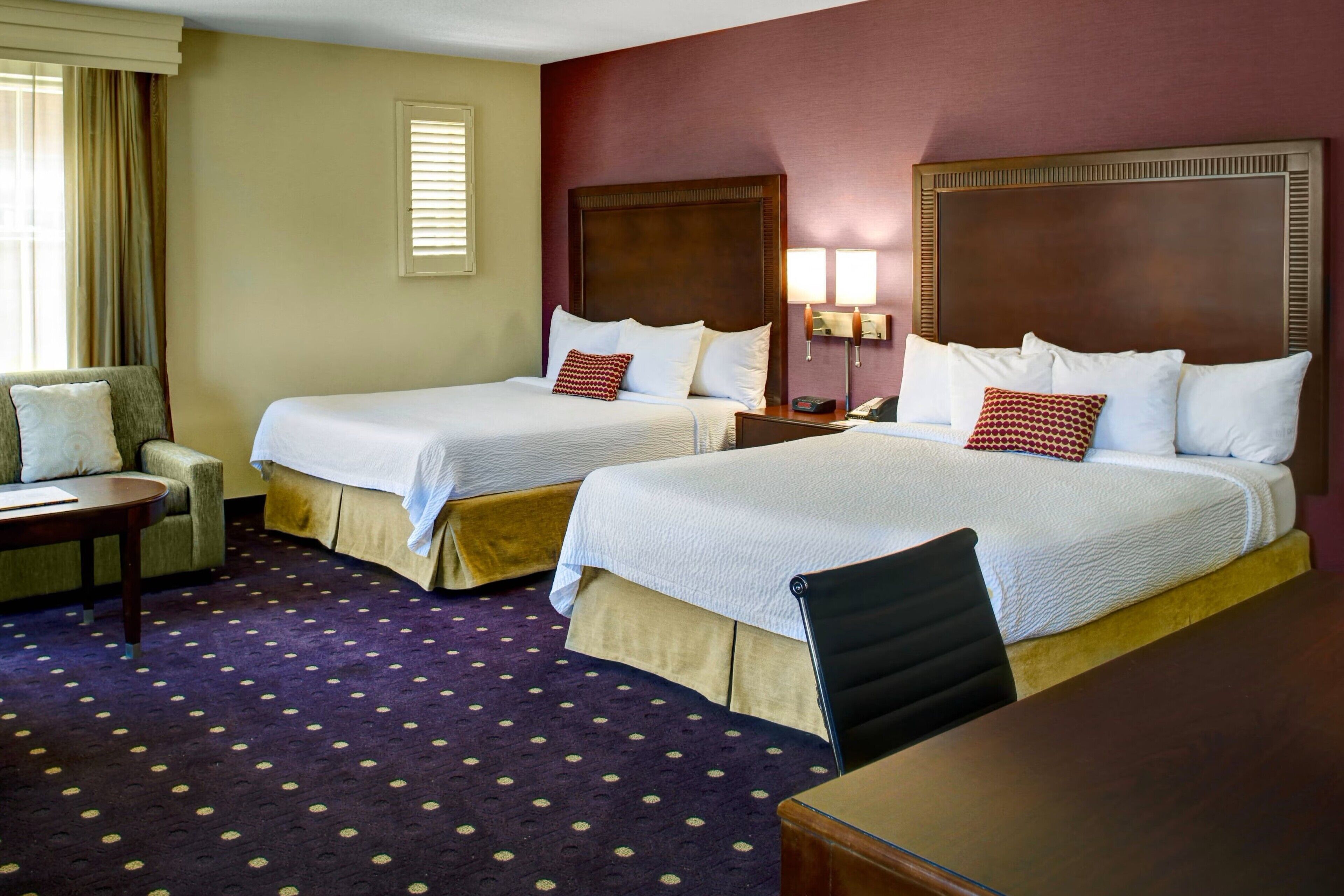 room, multiple beds, corner | hypo-allergenic bedding, in-room safe, desk, laptop workspace