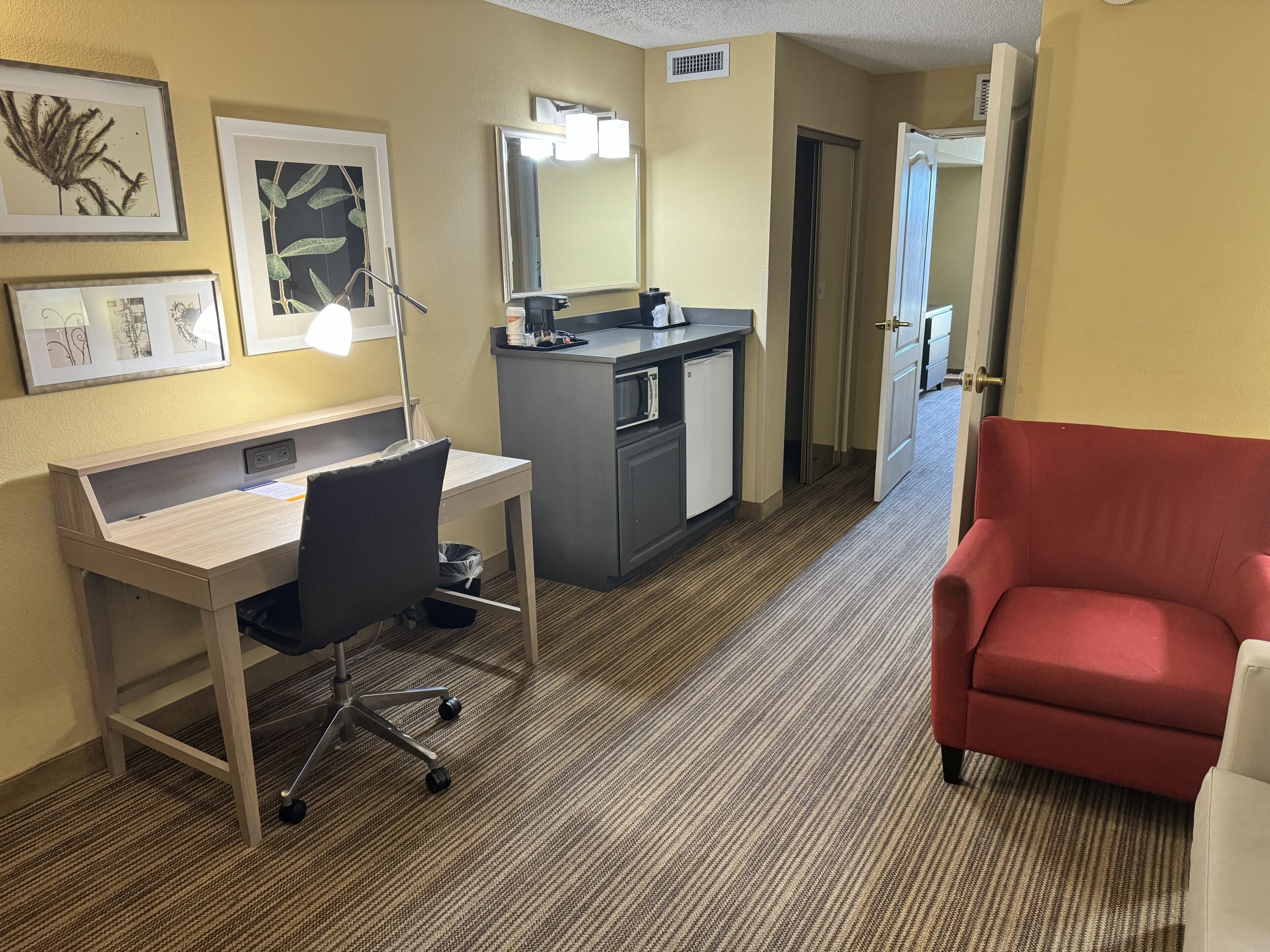 Suite, 2 Queen Beds, Non Smoking | Living area