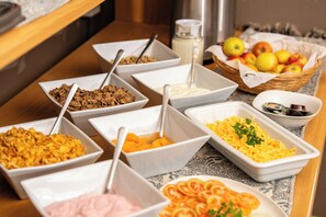 Free buffet breakfast  - Sea-View Zum Sperrgebiet (Luderitz)