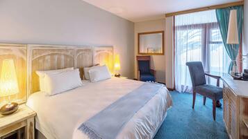 Hochwertige Bettwaren, Daunenbettdecken, Zimmersafe, Schreibtisch