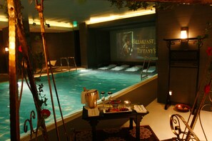 Indoor pool - The Ritz-Carlton Beijing Financial Street (Beijing)