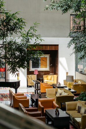 Cocktail bar, garden views, open daily