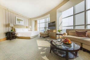 Ropa de cama de alta calidad, cubrecamas y minibar 